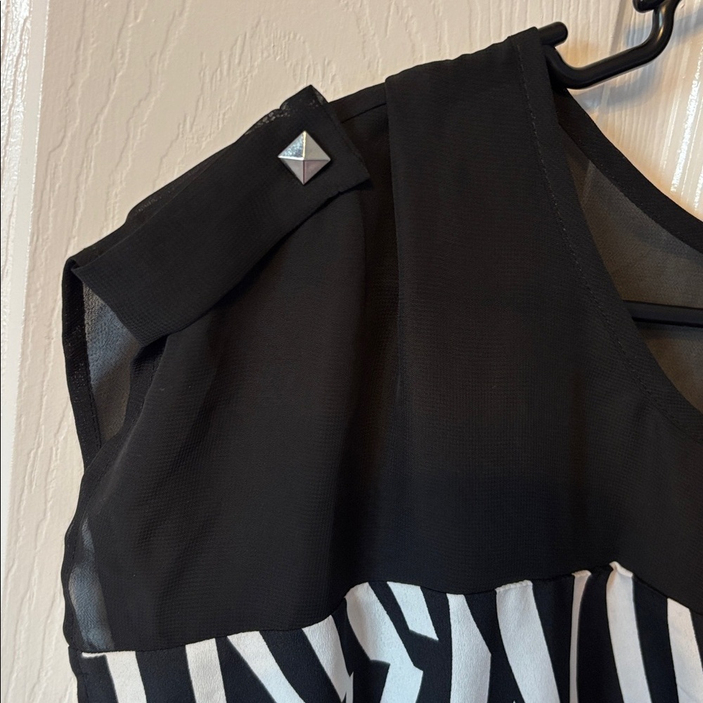 Black & White Dress - Picture 3 of 8